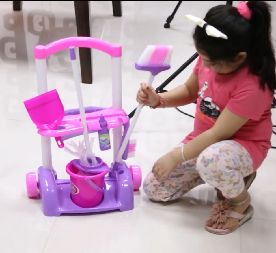 Le chariot de ménage SMOBY, un jouet pour les garçons ET les filles…